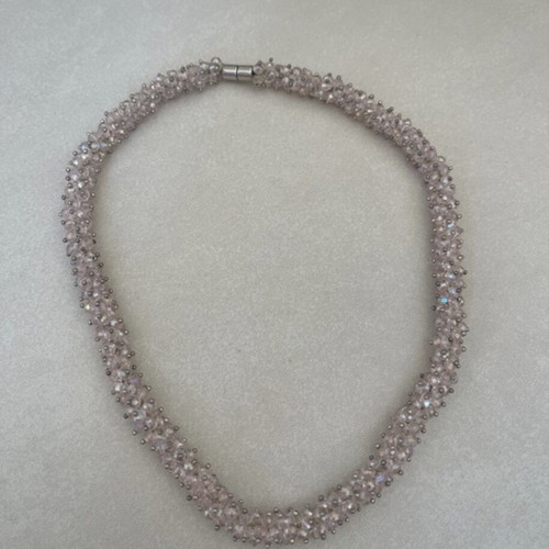 Women's necklace new, pink with magnetic clasp