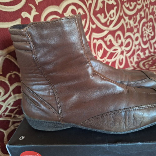 Brown leather ankle boots, size 40