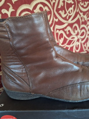 Brown leather ankle boots, size 40