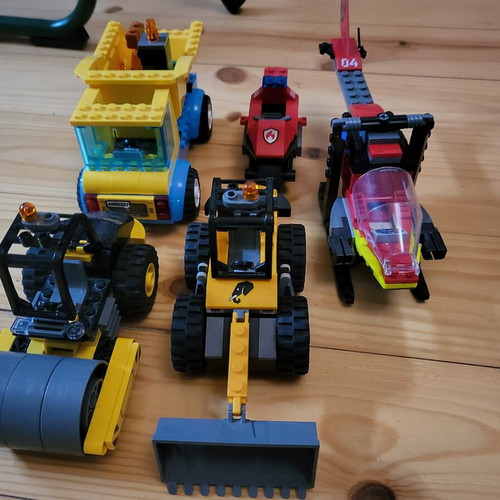 Lego sets like new with instructions and 3 new gifts