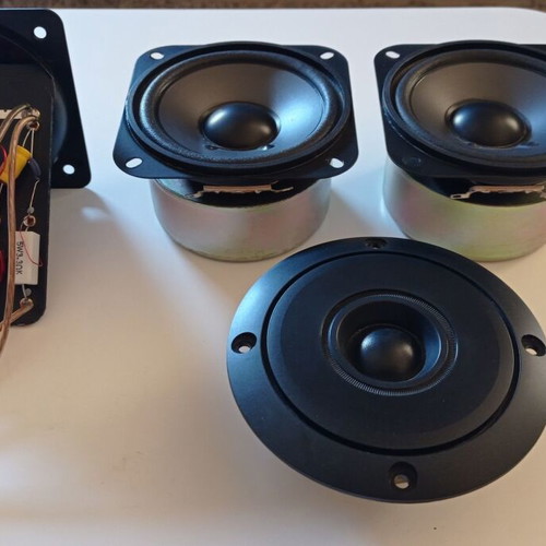 JAMO speakers used 2 woofers 8ohm, 1 tweeter 8ohm and crossover