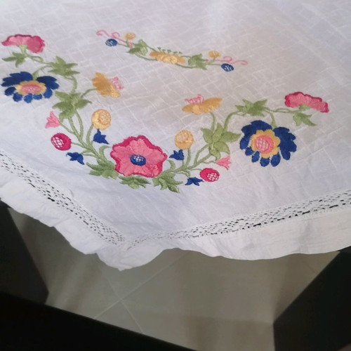 Tablecloth new with flowers 1.55x1.65