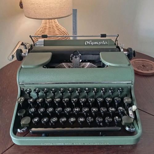 Olympia SM1 typewriter like new, portable, 1950s model
