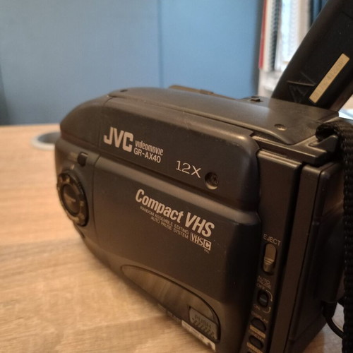JVC GR-AX40 Compact VHS-C camcorder used, with power supply and battery