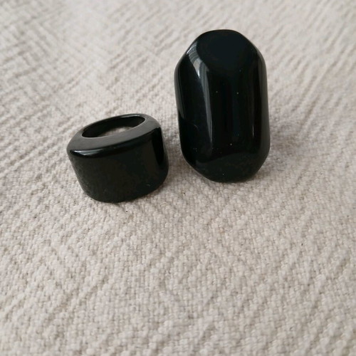 Large black rings set of 2 pieces like new