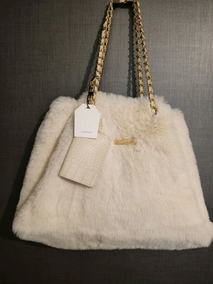 BSB fur shoulder bag new, beige with gold chain and detachable wallet