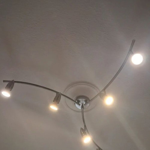 Ceiling light with 6 bulbs like new