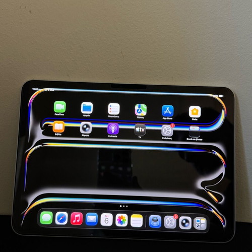 iPad Pro M4 11” 256GB like new with case and pencil