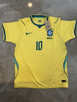 Brazil World Cup 2026 Home Kit Vinicius Large new with tags, yellow