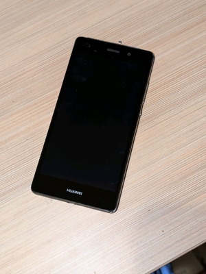 Huawei p8 lite μεταχειρισμένο με μαύρη γραμμή στην οθόνη χωρίς θήκες SIM