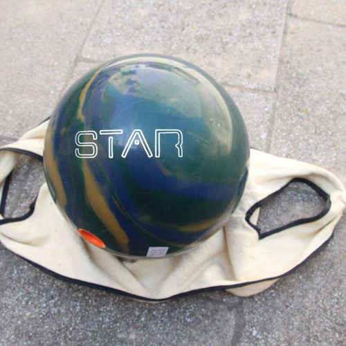 Bowling balls used, pack of 14 pieces