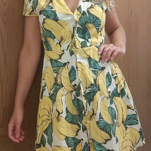 Vintage Glamorous dress with tropical banana print, like new