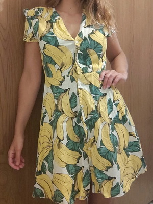 Vintage Glamorous dress with tropical banana print, like new