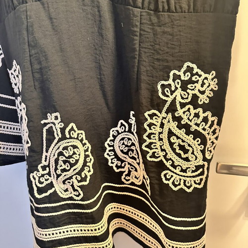 Black dress with embroidery like new, H&M, size L