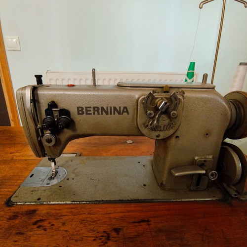 Bernina industrial sewing machine with table and motor