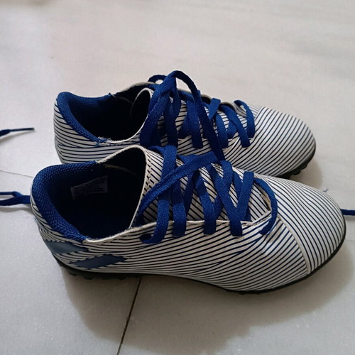 Children's football shoes like new, multicolor, size 30