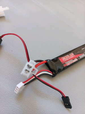 1 καινουργια  μπαταρια lipo 2s 7.4v -2500mah