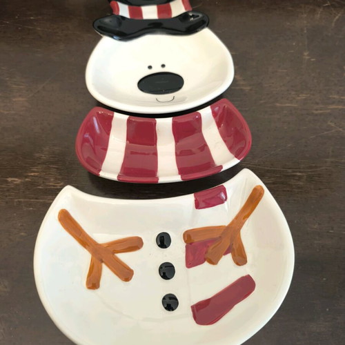 Christmas plates like new