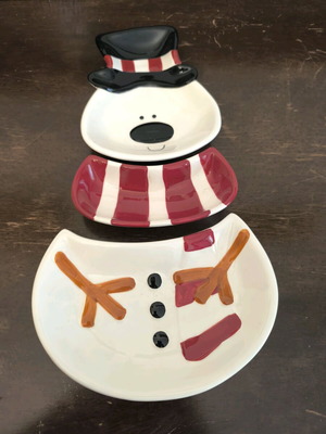 Christmas plates like new