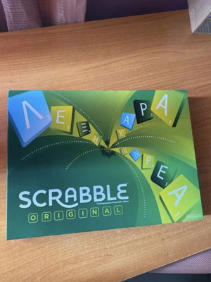 Scrabble επιτραπέζιο παιχνίδι σαν καινούργιο, πλήρες σετ