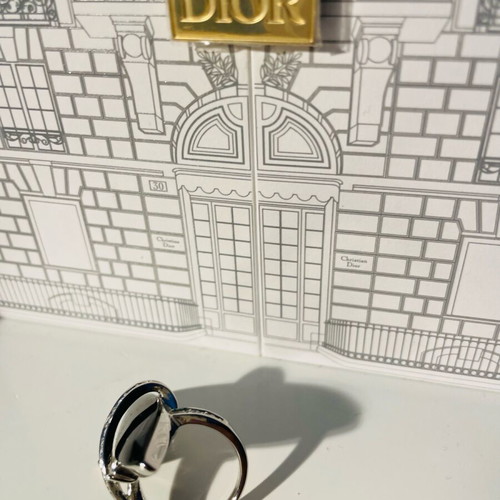 Women's ring with unique design like new