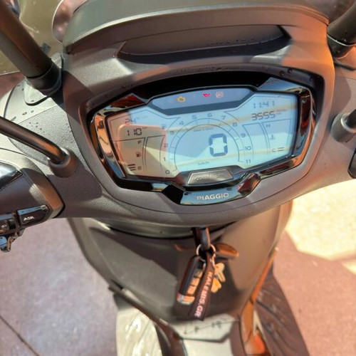 Piaggio Beverly 300 HPE scooter like new, 2024, 3,500 km