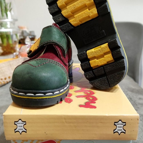 Children's shoes used in good condition