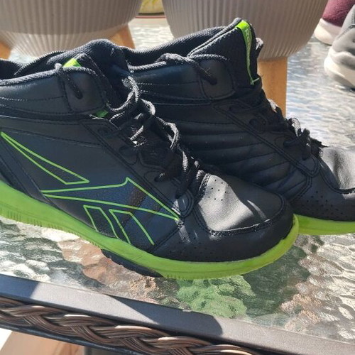 Reebok basketball shoes slightly used, size 39, black and green