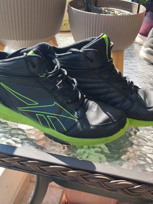 Reebok basketball shoes slightly used, size 39, black and green