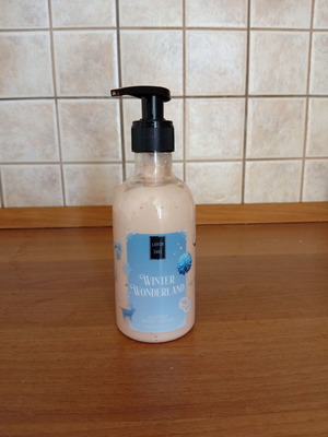 Lavish Care Winter Wonderland Glitter Body Lotion new
