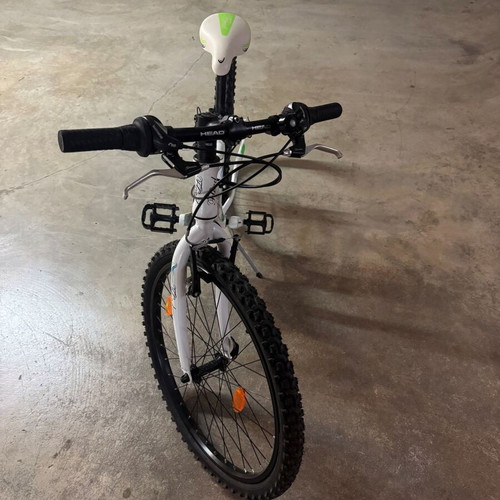 Bicycle in excellent condition with minimal use