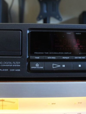 Sony CD плейър CDP-M26 като нов
