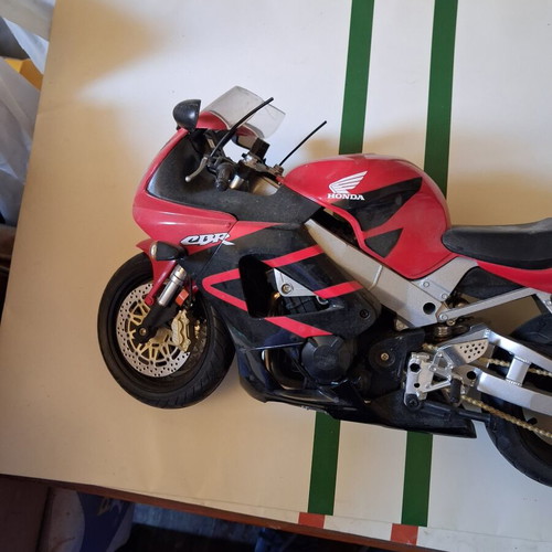 Honda CBR 929RR Fireblade collectible model like new, large scale