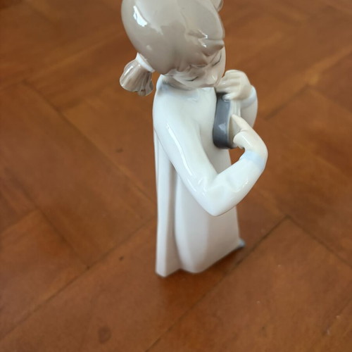 Αγαλματάκι Lladro σαν καινούργιο, ύψος 20.5 εκατοστά