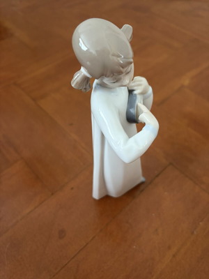 Αγαλματάκι Lladro σαν καινούργιο, ύψος 20.5 εκατοστά