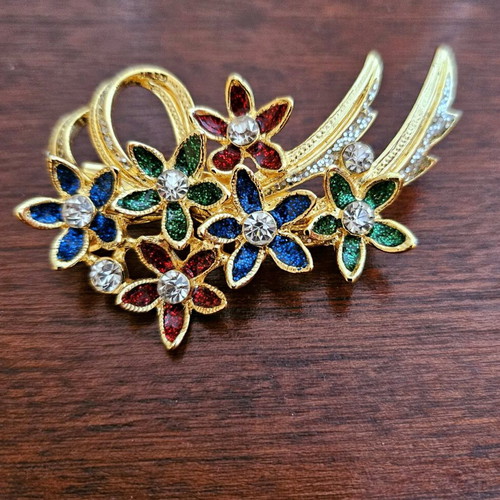 Retro brooch like new
