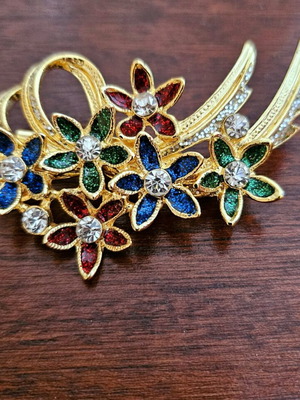 Retro brooch like new