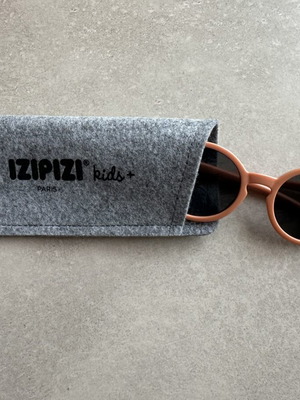 IZIPIZI Sunglasses sun kids 9-36 months apricot like new