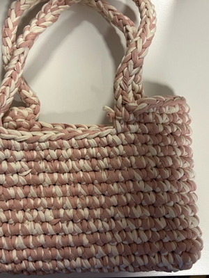 Πλεκτή τσάντα ώμου σαν καινούργια, χειροποίητη βαμβακερή άσπρη και ροζ