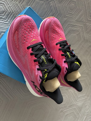 Hoka Clifton 9 γυναικεία αθλητικά παπούτσια running καινούργια, μέγεθος 38, ροζ-φούξ