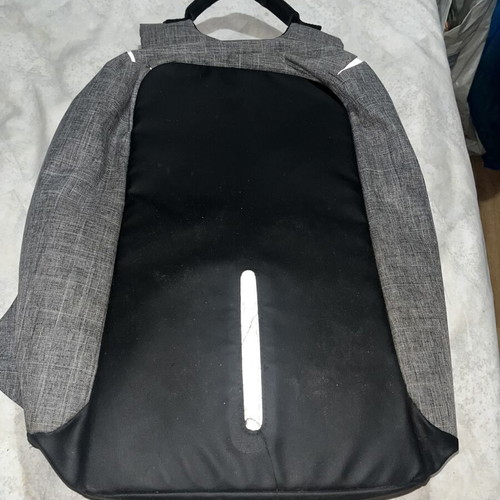 Nod anti-theft bag used with USB charging port