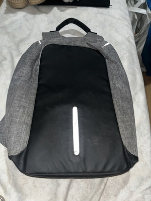 Nod anti-theft bag used with USB charging port