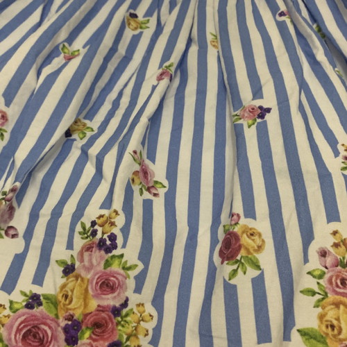 Dress for 5-year-old girl with skirt volume and adjustable straps