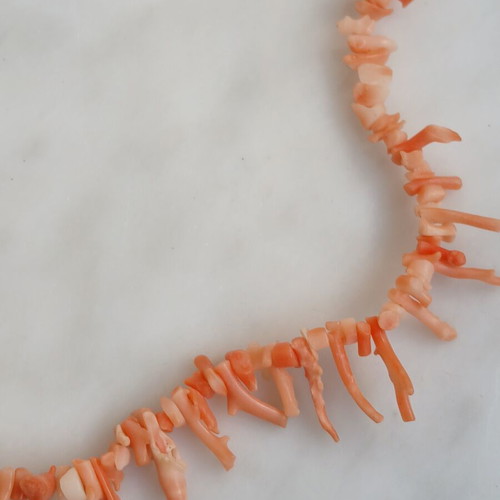 Necklace with natural small coral branches, 40 cm