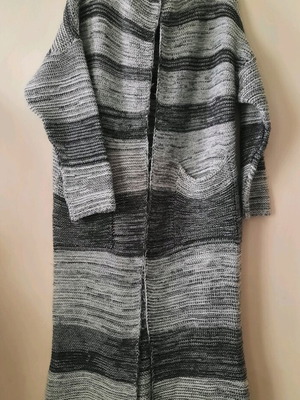 Pack of 2 cardigans size M-L like new, black and grey