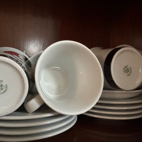 Set of 8 porcelain cappuccino cups with Amada Mocha saucers like new