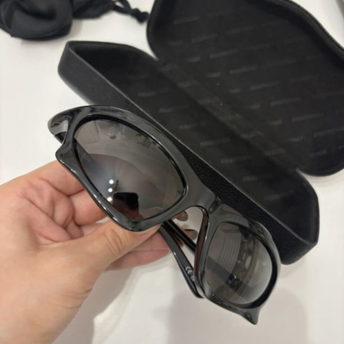 Balenciaga sunglasses like new, black