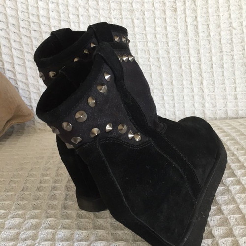 Ash suede ankle boots with fur and studs, size 37, black