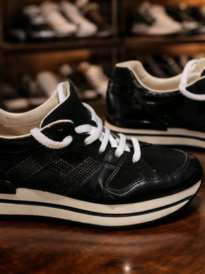 Hogan Limited Edition N 37 спортни обувки като ново, черни