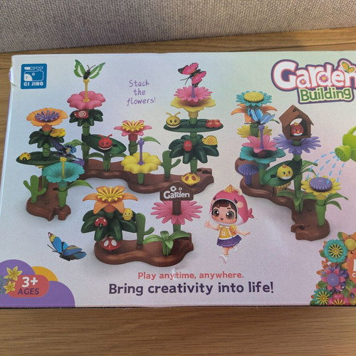 Garden building set with flowers unused